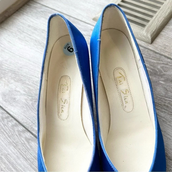 Vintage Tai Silk Satin Heel Pump Made in Taiwan - Picture 5 of 15